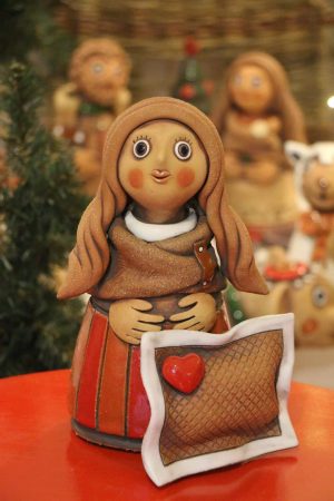 Dívka s peřinou, 24 cm