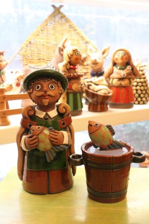 Rybář s rybou, v 23 cm + káď s rybou (otevírací)