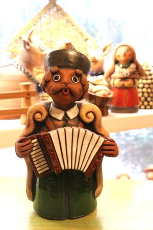 Harmonikář, v 23 cm