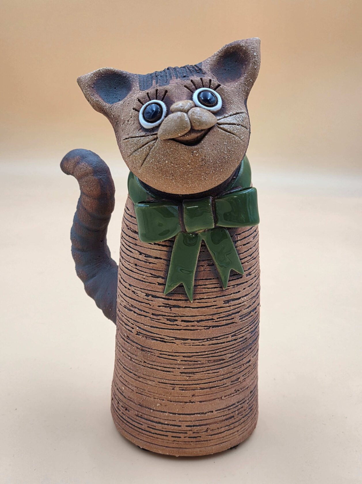 Kočka s mašlí vyšší (v 22 cm) - Obrázek 2